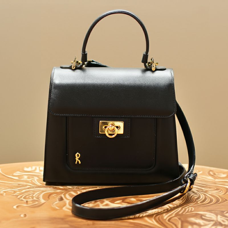 Roberta di Camerino ロベルタディカメリーノ　ショルダーバッグ シーンによって持ち方がかえられる♪｜2wayバッグ | Giada Roberta di